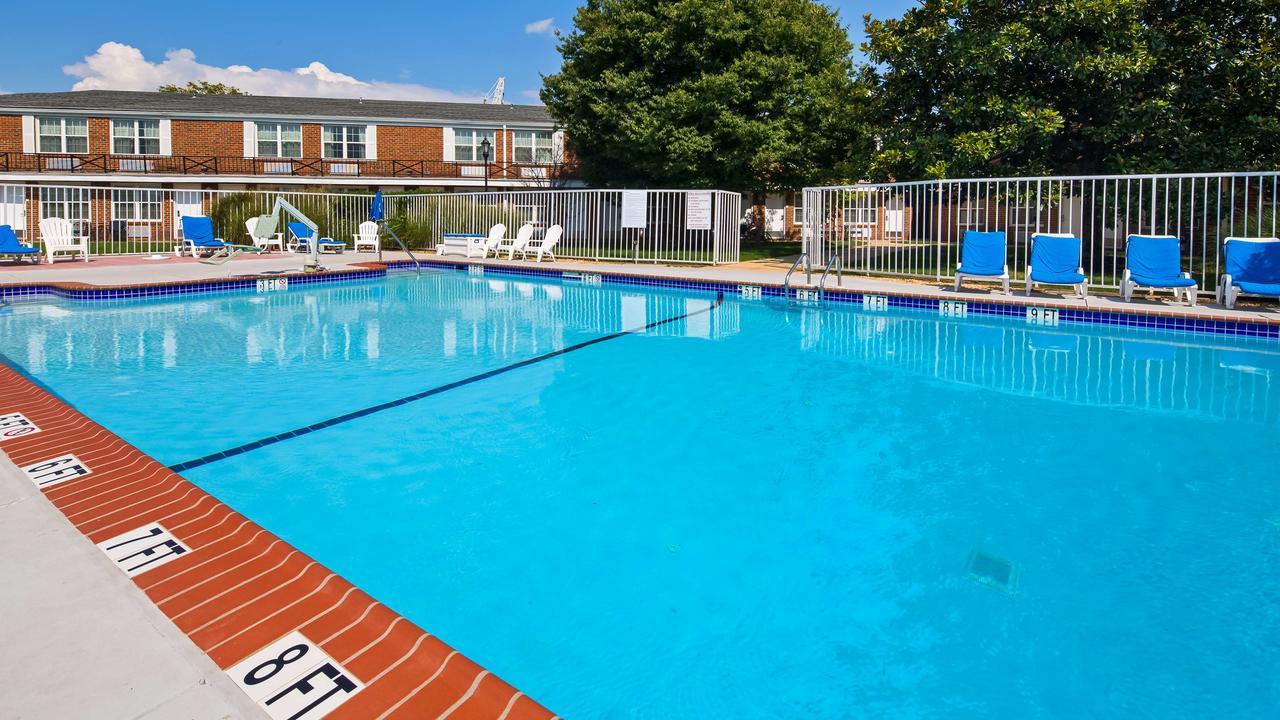 Clarion Inn Falls Church-Arlington Exterior foto