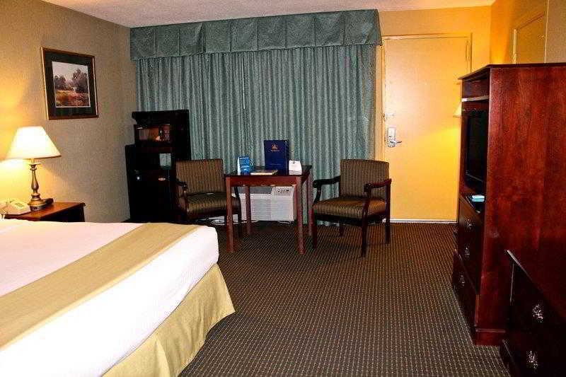 Clarion Inn Falls Church-Arlington Exterior foto